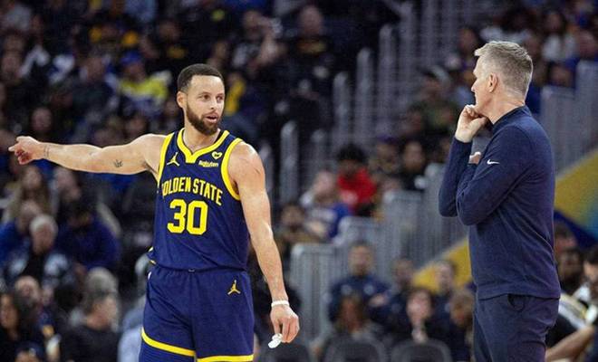 半岛体育官方网站 -威金斯险胜库里，鹈鹕关键表现点燃全场！的简单介绍